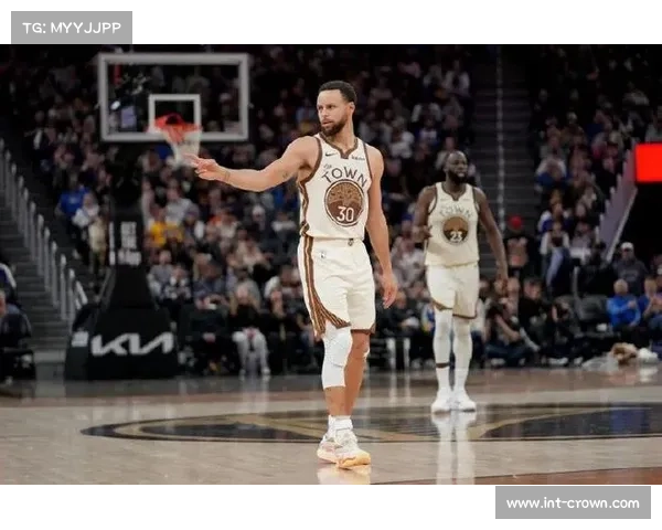 科尔波神外弹投射威胁，利用身高与三分命中率拉开进攻空间